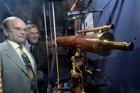 Professors Priest and Torrance with the original Gregory telescope, currently on display in the Gateway museum (photo: Alan Richardon, Pix-AR).